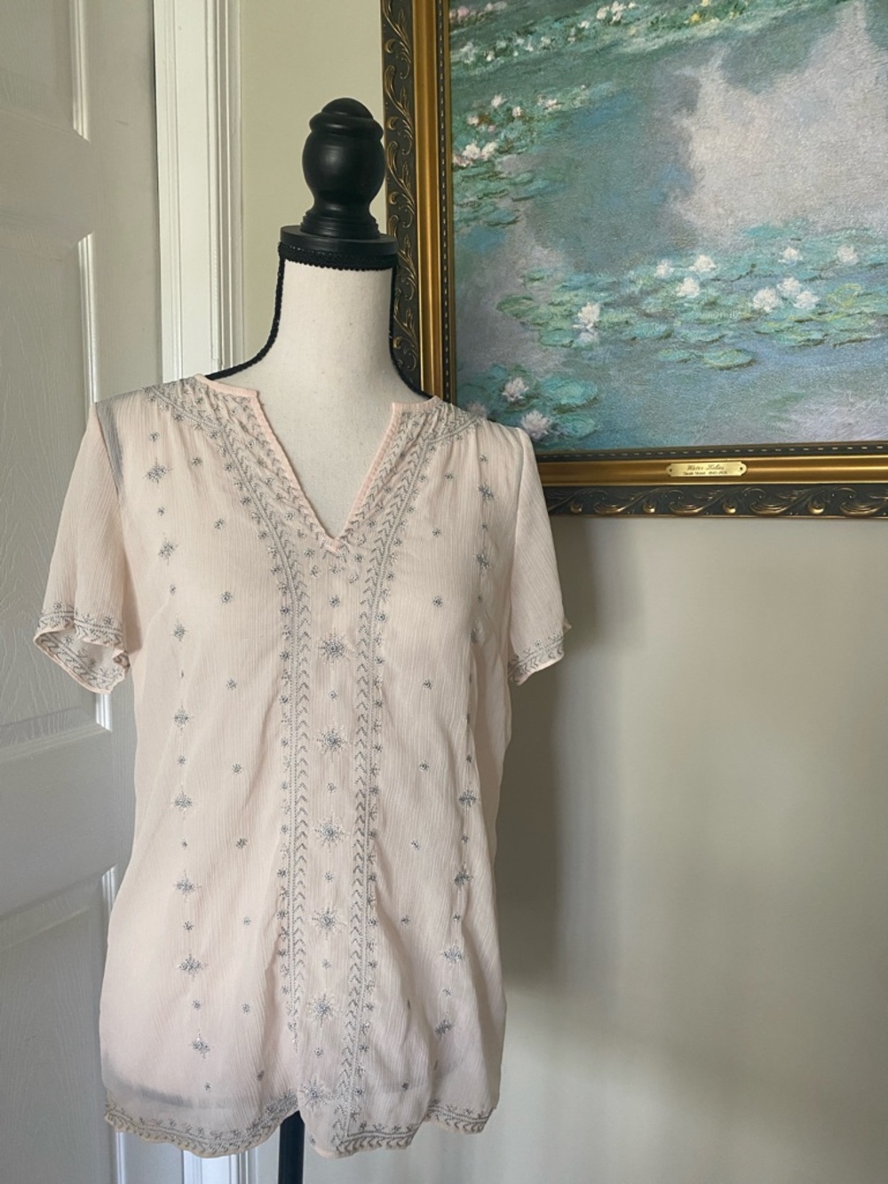 Pale peach Embroidered with metallic design White House Black Market